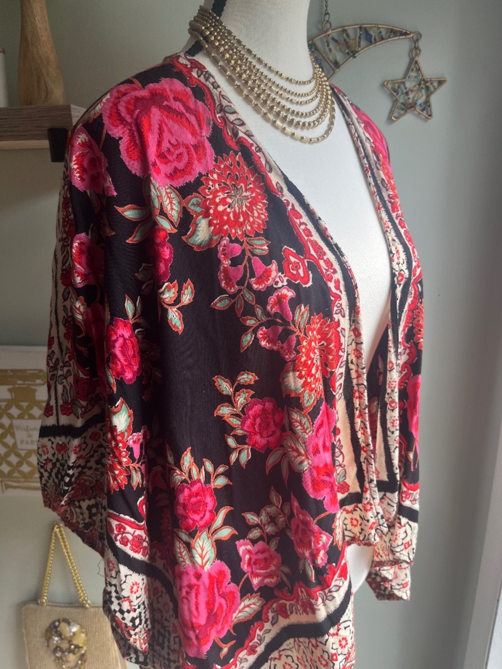 Angie black/red floral kimono Medium